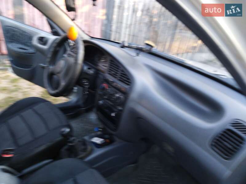 Седан Daewoo Sens 2004 в Миргороде
