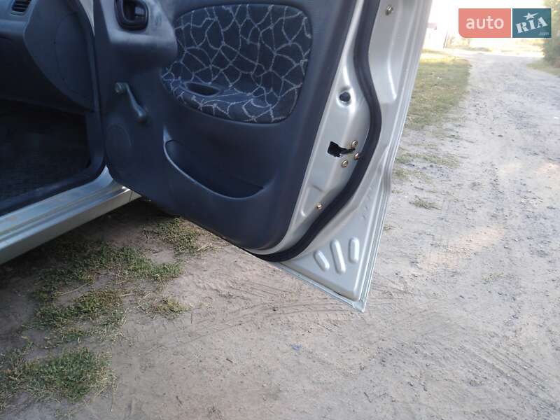 Седан Daewoo Sens 2004 в Миргороде