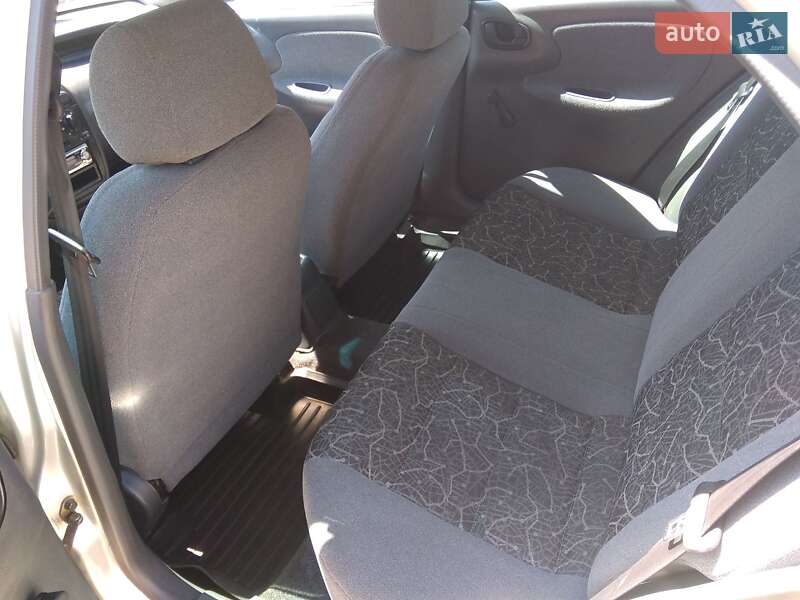 Седан Daewoo Sens 2004 в Запоріжжі