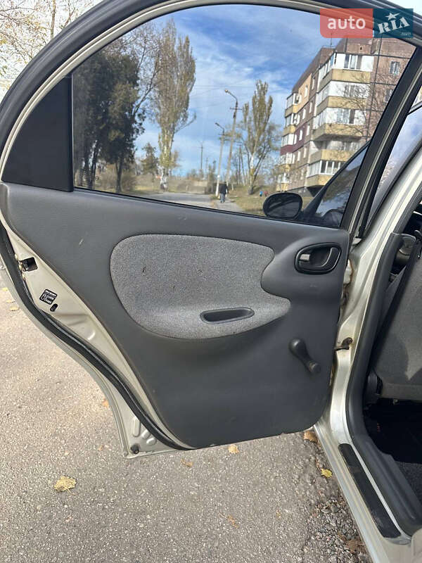 Седан Daewoo Sens 2004 в Кривому Розі