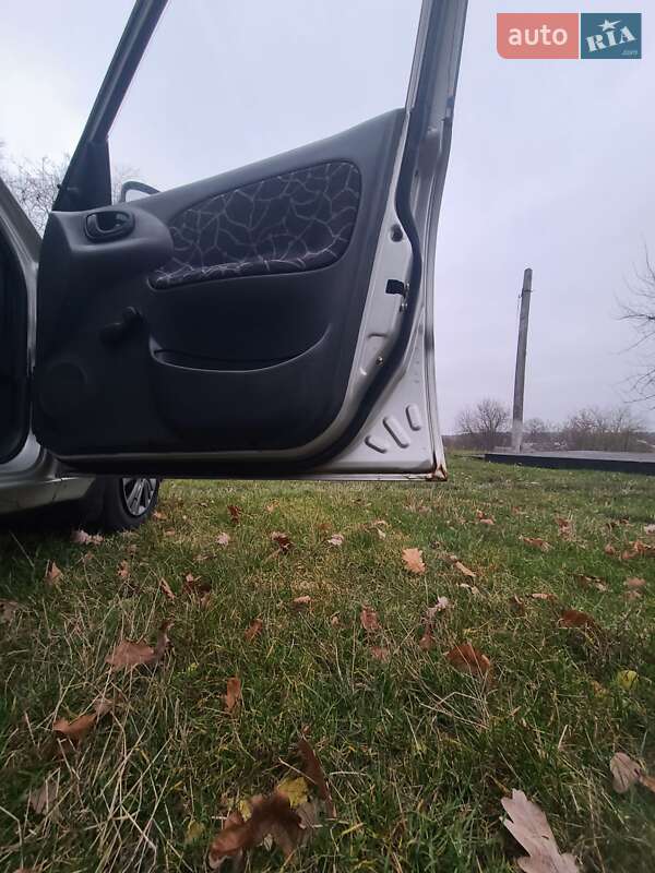 Седан Daewoo Sens 2004 в Гадяче