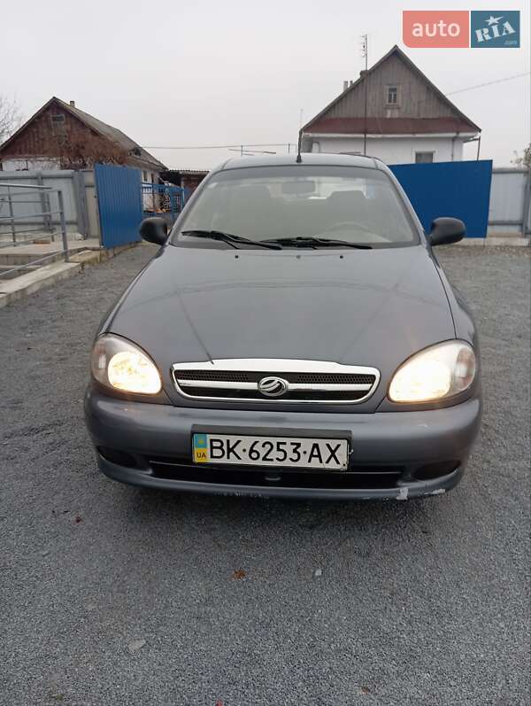 Седан Daewoo Sens 2010 в Рівному