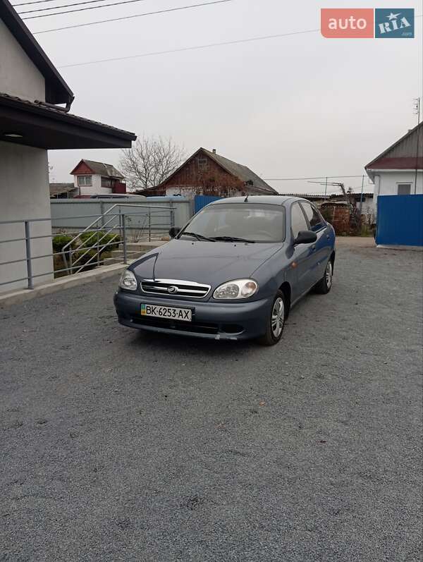 Седан Daewoo Sens 2010 в Рівному