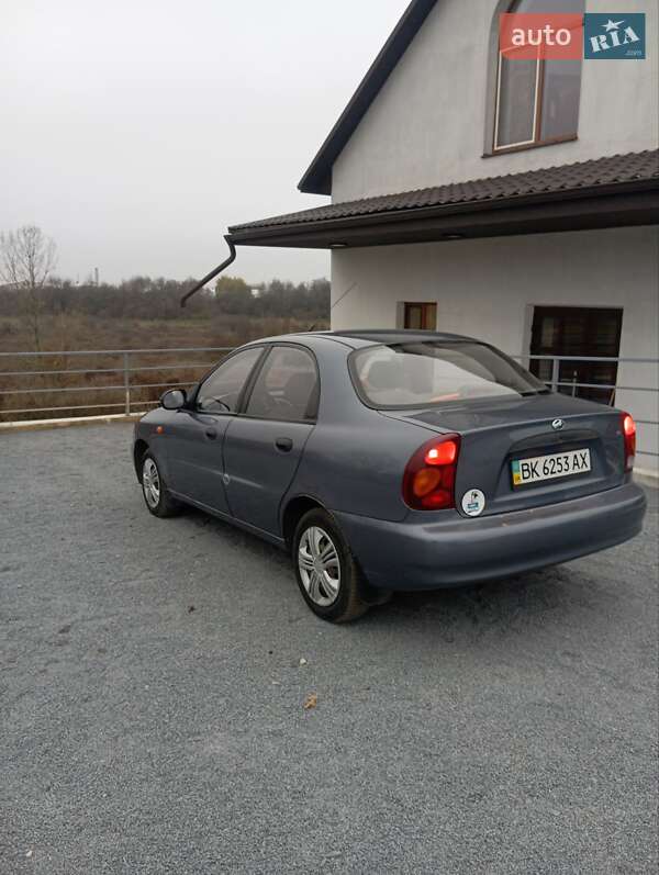 Седан Daewoo Sens 2010 в Рівному
