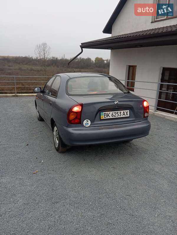 Седан Daewoo Sens 2010 в Рівному