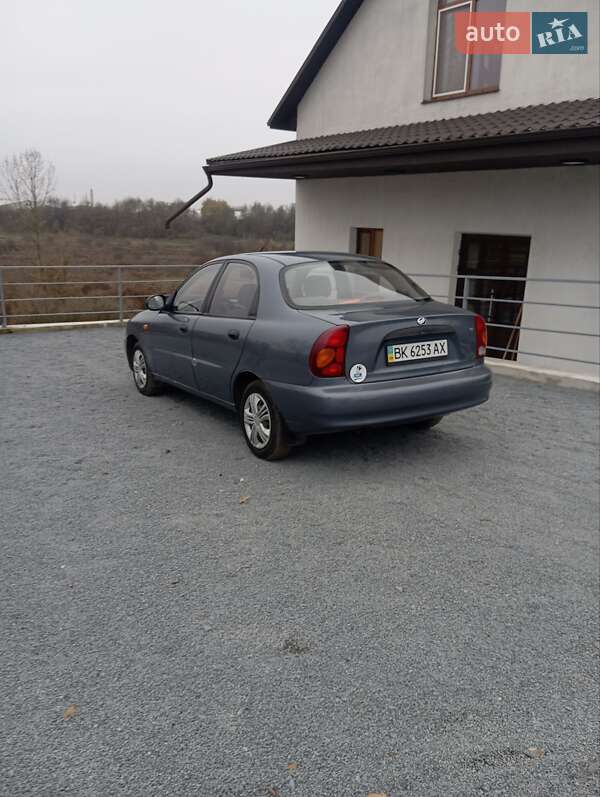 Седан Daewoo Sens 2010 в Рівному
