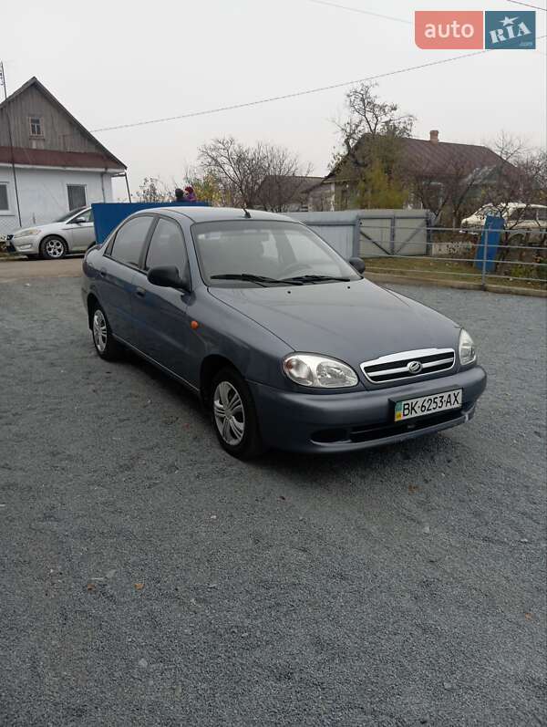Седан Daewoo Sens 2010 в Рівному