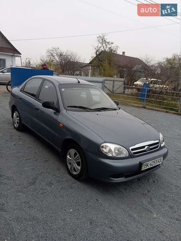 Седан Daewoo Sens 2010 в Рівному