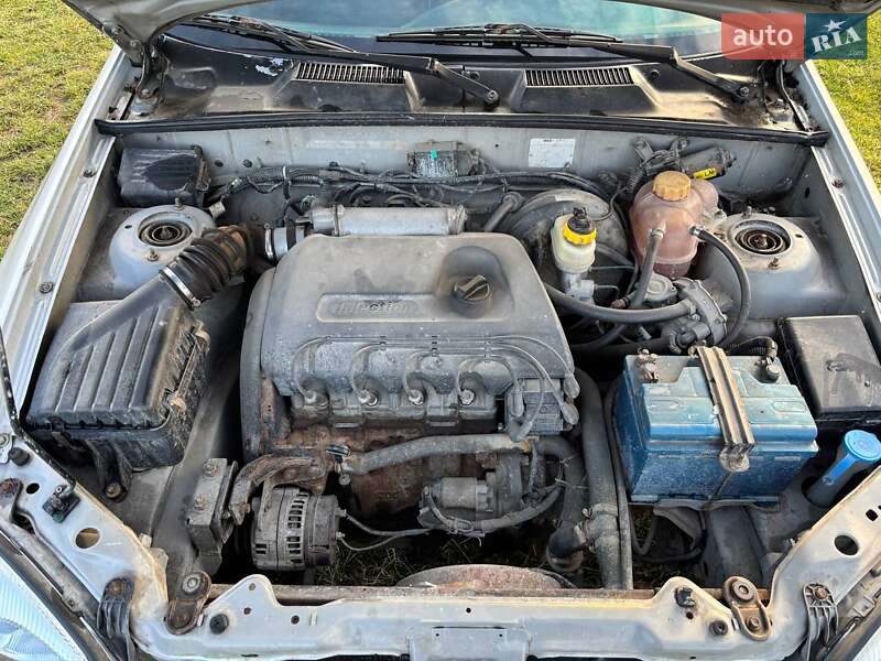 Седан Daewoo Sens 2003 в Теофиполе