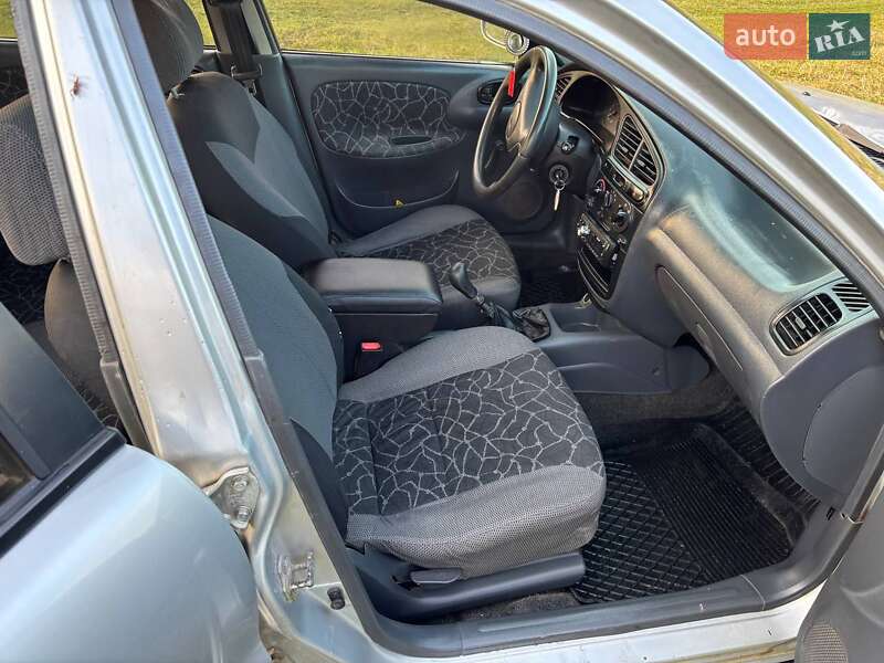 Седан Daewoo Sens 2003 в Теофиполе