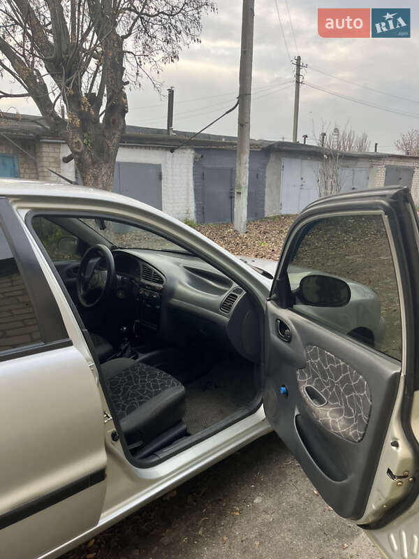 Седан Daewoo Sens 2003 в Павлограді