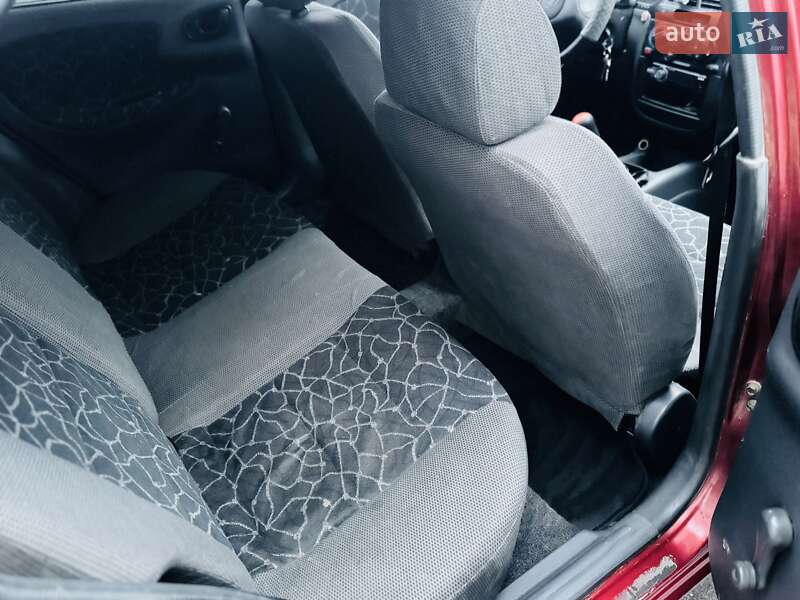 Седан Daewoo Sens 2003 в Белогородке