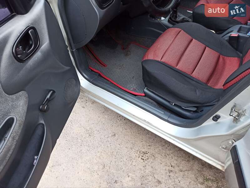 Седан Daewoo Sens 2005 в Чернигове