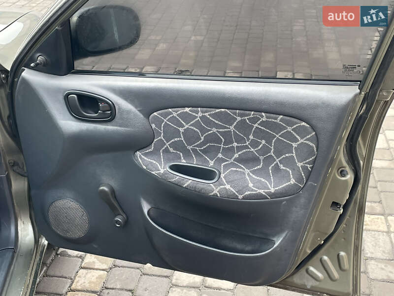 Седан Daewoo Sens 2003 в Теофиполе