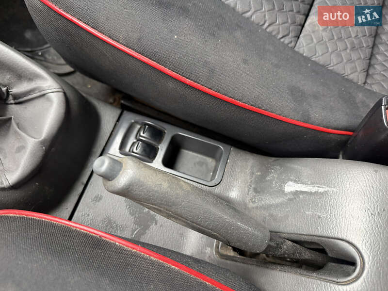 Седан Daewoo Sens 2003 в Днепре