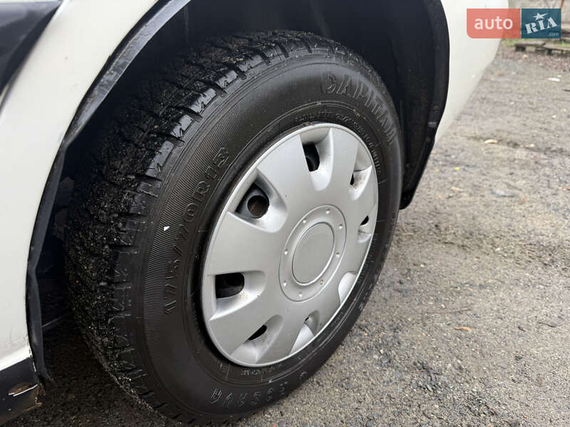 Седан Daewoo Sens 2003 в Днепре