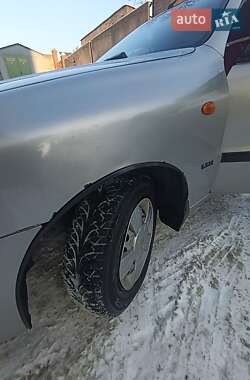 Седан Daewoo Sens 2003 в Умані