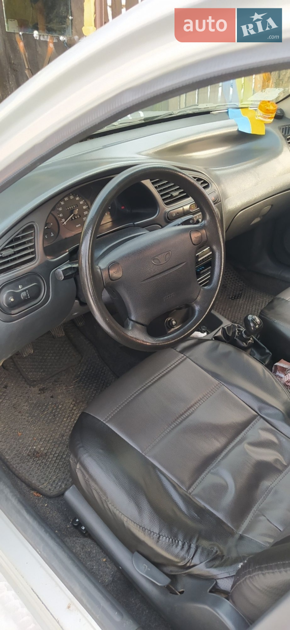 на ходу, машина не нова, е нюанси, пічка гріе, музика грае. Титани, сигналка,  резина зимня, віддам літню, машина по ціні мото. По кузову, порог, крило під заміну, на швидкість не впливає. Все мінялось  вчасно на нове. Заводиться в любу погоду. Дно ціле, руль з Ланоса, чохли кожзам , в салоні все   працює, продаж з пере оформленням. Приїздіть дивіться, ціна 1300, торг

 присутній .Тачіла ще жива і ганяе, ще буде ганяти.