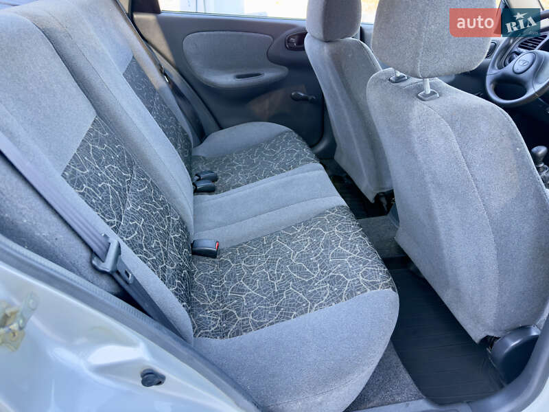 Седан Daewoo Sens 2004 в Могилев-Подольске