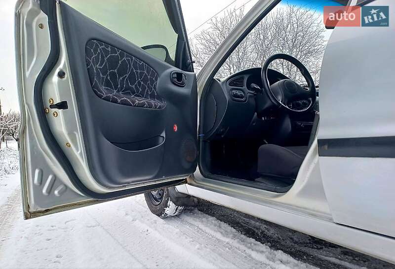 Седан Daewoo Sens 2003 в Андреевке