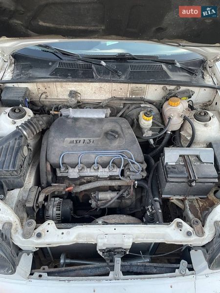 Седан Daewoo Sens 2004 в Новгородці