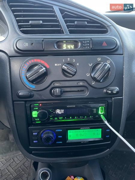 Седан Daewoo Sens 2004 в Новгородці