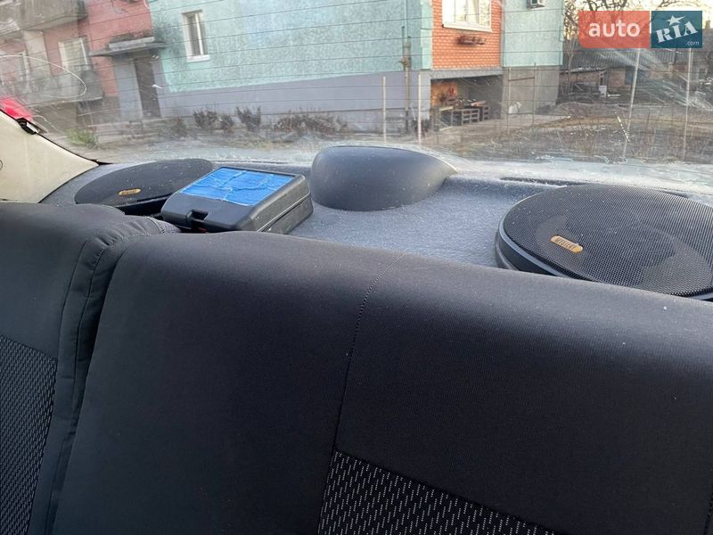 Седан Daewoo Sens 2004 в Новгородці