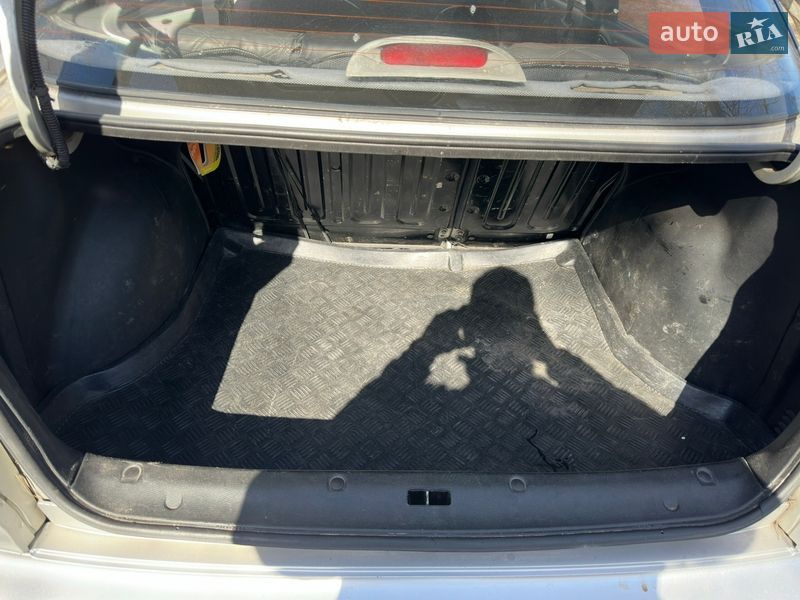 Седан Daewoo Sens 2003 в Днепре