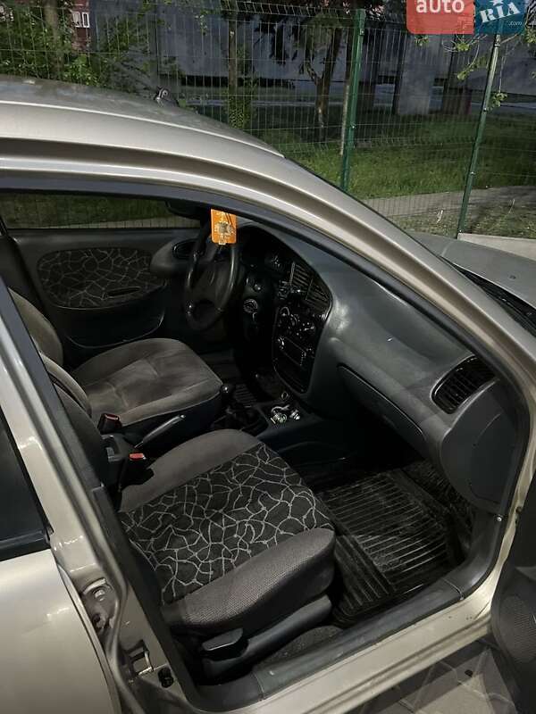 Седан Daewoo Sens 2004 в Кривом Роге