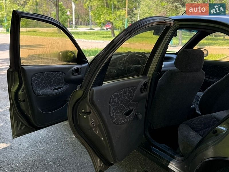 Седан Daewoo Sens 2004 в Запоріжжі