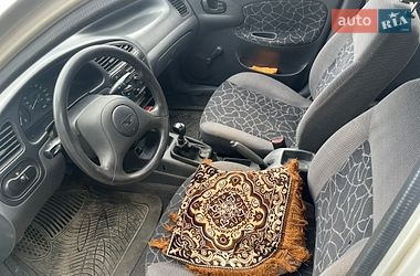 Седан Daewoo Sens 2002 в Львові