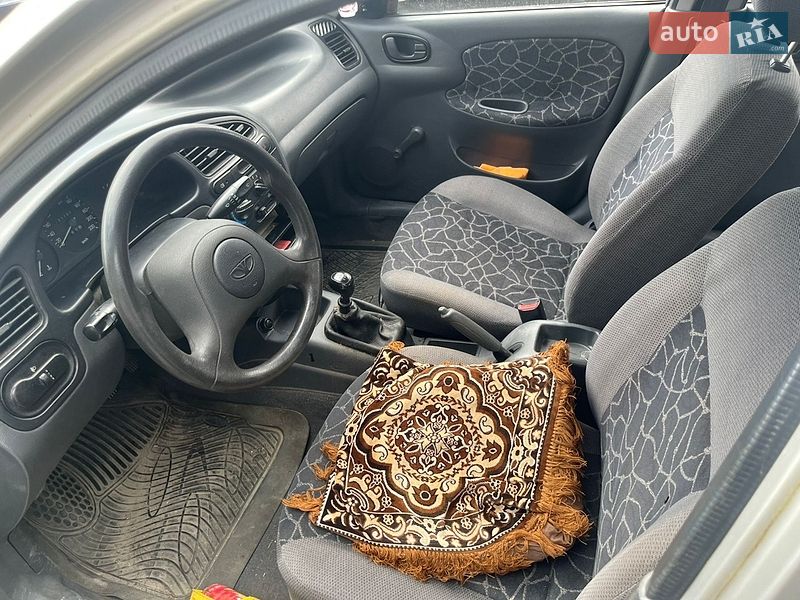Седан Daewoo Sens 2002 в Львові
