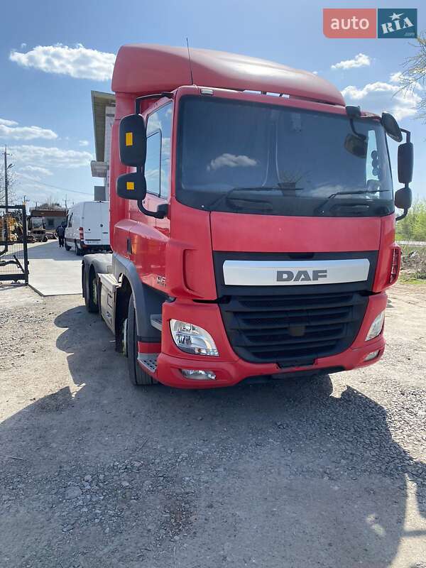 Тягач DAF CF 2016 в Гореничах