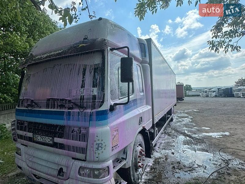Грузовой фургон DAF CF 2004 в Львове