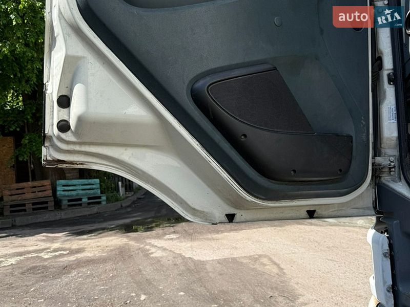 Грузовой фургон DAF FA 2003 в Киеве