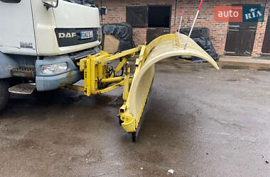 Пескоразбрасывающая машина DAF LF 2012 в 
