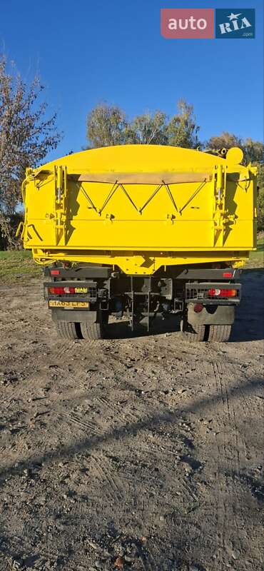Самосвал DAF LF 2012 в Львове