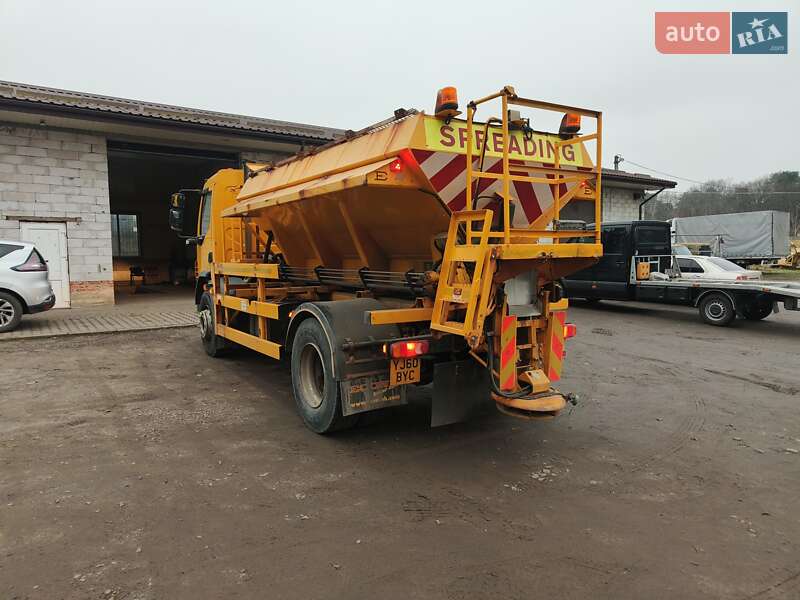 Пескоразбрасывающая машина DAF LF 2010 в Луцке