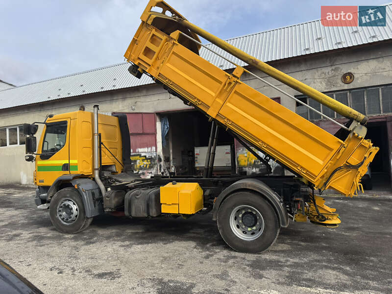 Пескоразбрасывающая машина DAF LF 2013 в Тернополе