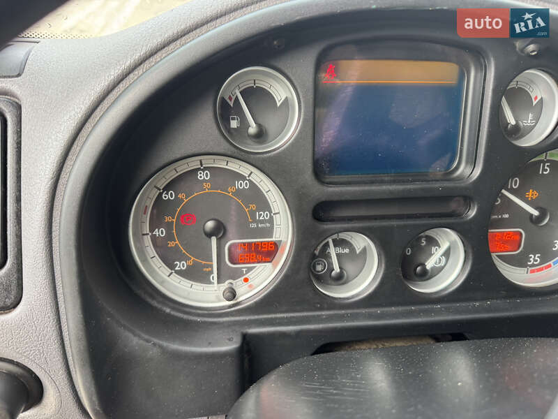 Пескоразбрасывающая машина DAF LF 2013 в Тернополе