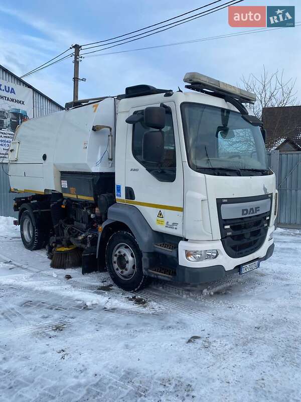 Подметальная машина DAF LF 2014 в Луцке