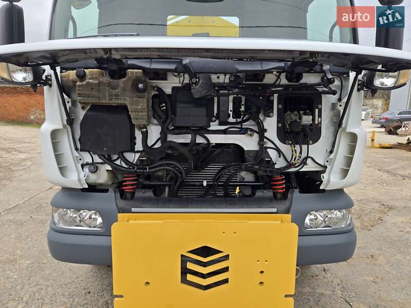 Пескоразбрасывающая машина DAF LF 2013 в Болграде