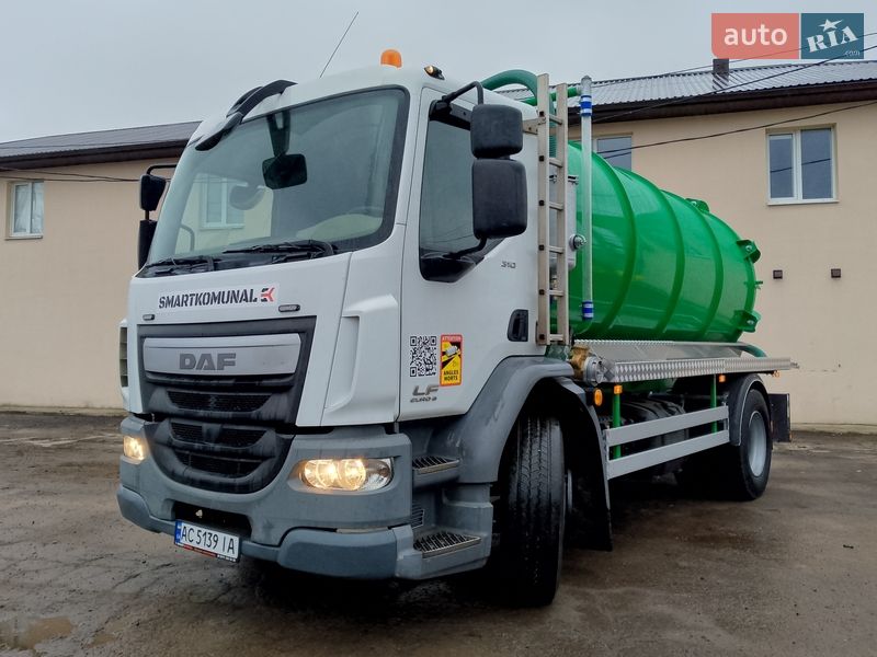 Машина ассенизатор (вакуумная) DAF LF 2015 в Луцке