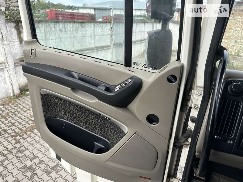 Вантажний фургон DAF XF 105 2007 в Теофіполі