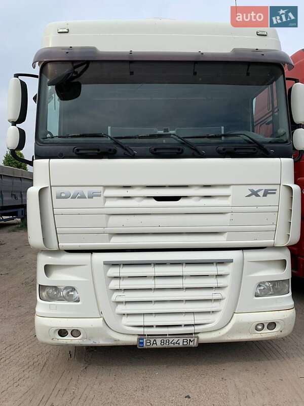 Контейнеровоз DAF XF 105 2012 в 