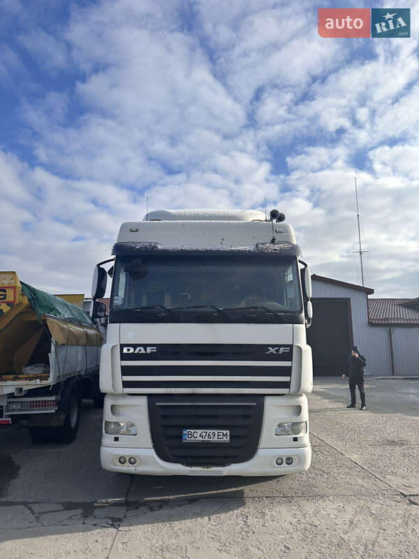 Тягач DAF XF 105 2011 в 