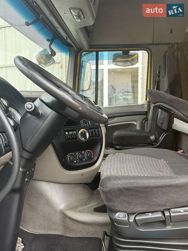 Вантажний фургон DAF XF 105 2013 в Мукачевому