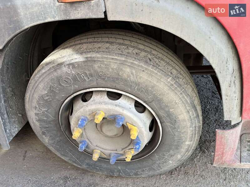 Грузовой фургон DAF XF 105 2006 в Львове