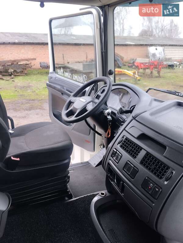 Тягач DAF XF 106 2015 в Шептицькому