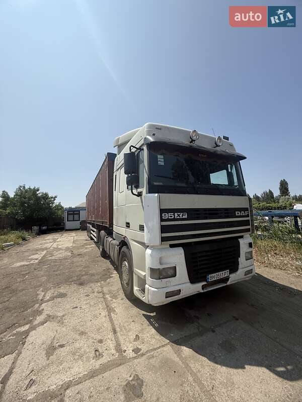 Контейнеровоз DAF XF 95.430 2004 в Одесі